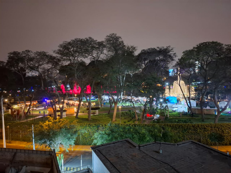 Vista nocturna de departamento gestionado